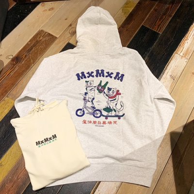 画像1: {MAGICAL MOSH MISFITS} はみだし猫 HOODIE